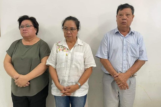 3 anh em khai tử 8 người thân để chiếm căn nhà thừa kế 80 tỷ đồng: Cán bộ phường 3 anh em khai tử 8 người thân để chiếm căn nhà thừa kế 80 tỷ đồng: Cán bộ phường