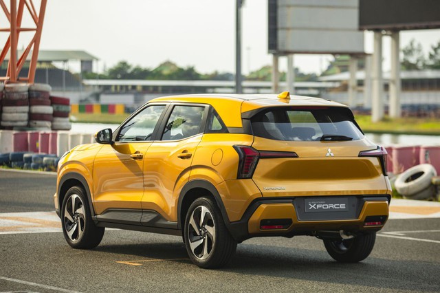 Với tầm giá 700 triệu, xe gầm cao nào tiện dụng, linh hoạt, tiết kiệm đáng để người Việt chọn mua?- Ảnh 4. Với tầm giá 700 triệu, xe gầm cao nào tiện dụng, linh hoạt, tiết kiệm đáng để người Việt chọn mua?- Ảnh 4.