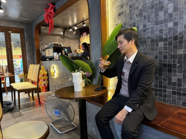 Lệ Rơi sau 10 năm gây bão mạng: Sống bình lặng làm nông dân, U40 ôm gối ngủ chờ tình yêu tới- Ảnh 8. Lệ Rơi sau 10 năm gây bão mạng: Sống bình lặng làm nông dân, U40 ôm gối ngủ chờ tình yêu tới- Ảnh 8.