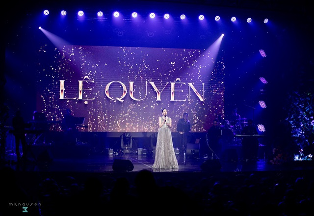Lệ Quyên xuống sân khấu giao lưu với khán giả, khoe giọng hát live khi lưu diễn ở Mỹ- Ảnh 2. Lệ Quyên xuống sân khấu giao lưu với khán giả, khoe giọng hát live khi lưu diễn ở Mỹ- Ảnh 2.
