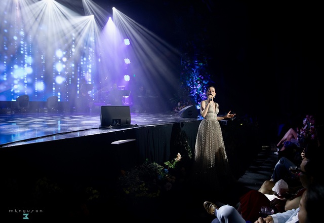 Lệ Quyên xuống sân khấu giao lưu với khán giả, khoe giọng hát live khi lưu diễn ở Mỹ- Ảnh 5. Lệ Quyên xuống sân khấu giao lưu với khán giả, khoe giọng hát live khi lưu diễn ở Mỹ- Ảnh 5.
