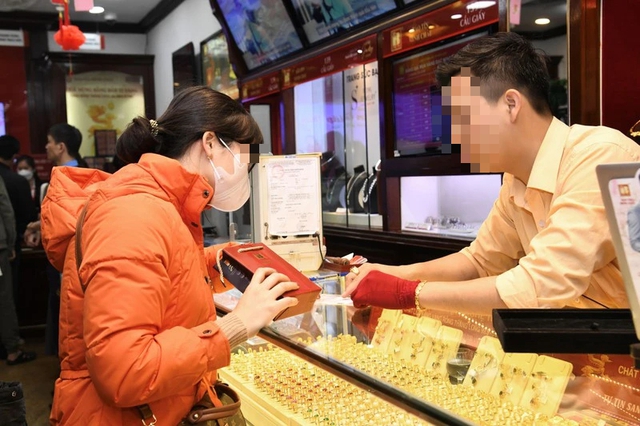Mang vàng đi bán bị đại lý trừ tiền vì 1 lỗi, nguyên nhân vì sao và nên giải quyết thế nào?- Ảnh 1. Mang vàng đi bán bị đại lý trừ tiền vì 1 lỗi, nguyên nhân vì sao và nên giải quyết thế nào?- Ảnh 1.