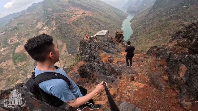 Ngôi nhà nằm trên bờ vực nguy hiểm nhất Việt Nam: Chuồng dê có view Ngôi nhà nằm trên bờ vực nguy hiểm nhất Việt Nam: Chuồng dê có view