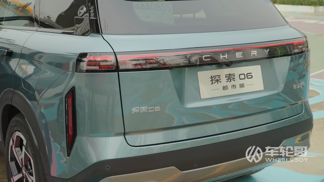 Lái thử xe 400 triệu của tập đoàn rót 20.000 tỷ vào Việt Nam xây nhà máy ô tô: 'Tiền ít thịt nhiều'?- Ảnh 4. Lái thử xe 400 triệu của tập đoàn rót 20.000 tỷ vào Việt Nam xây nhà máy ô tô: 'Tiền ít thịt nhiều'?- Ảnh 4.