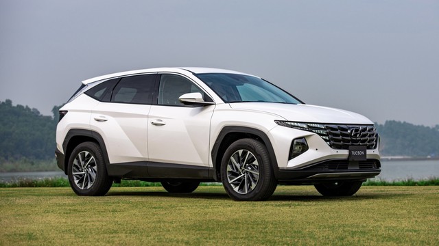Với tầm giá 900 triệu: Xe nào hấp dẫn nhất phân khúc xe gầm cao?- Ảnh 1.