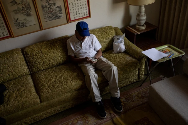 Màn hình máy tính hiện số lạ, cụ ông 79 tuổi ấn nút gọi rồi hối tiếc cả đời: 4 tỷ cứ mất dần sau 15 phút!- Ảnh 1. Màn hình máy tính hiện số lạ, cụ ông 79 tuổi ấn nút gọi rồi hối tiếc cả đời: 4 tỷ cứ mất dần sau 15 phút!- Ảnh 1.