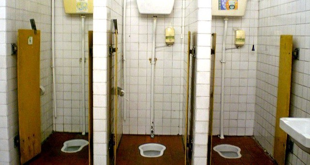 Khách Việt trầm trồ khi bước vào nhà vệ sinh ở Trung Quốc: Khách Việt trầm trồ khi bước vào nhà vệ sinh ở Trung Quốc: