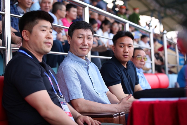 Điều đặc biệt của HLV Kim Sang-sik, mối lo lớn với VFF thời HLV Troussier sẽ không tái diễn?- Ảnh 1.