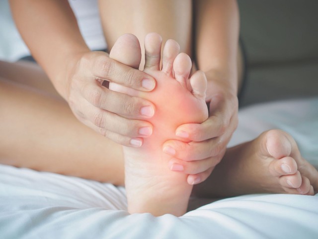 Khi thận suy hỏng, bàn chân có thể xuất hiện 6 điểm bất thường- Ảnh 1. Khi thận suy hỏng, bàn chân có thể xuất hiện 6 điểm bất thường- Ảnh 1.