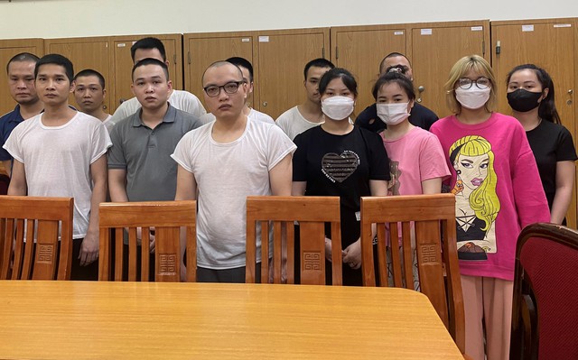 Bí mật phía sau hàng chục chiếc điện thoại của đường dây mại dâm Bí mật phía sau hàng chục chiếc điện thoại của đường dây mại dâm