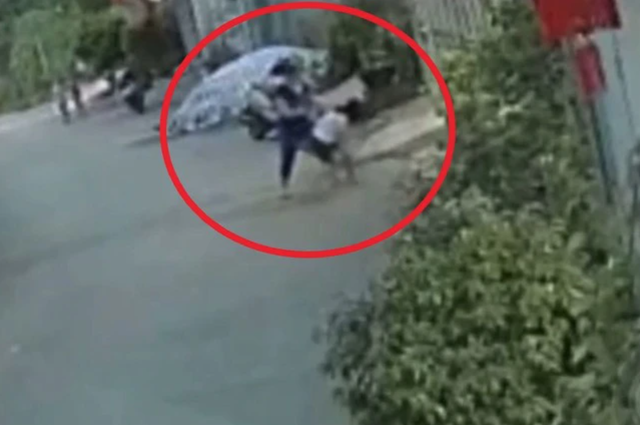 Giáo viên mầm non nghi đánh cháu bé hàng xóm dã man: Từng đi điều trị bệnh tâm thần?- Ảnh 1. Giáo viên mầm non nghi đánh cháu bé hàng xóm dã man: Từng đi điều trị bệnh tâm thần?- Ảnh 1.