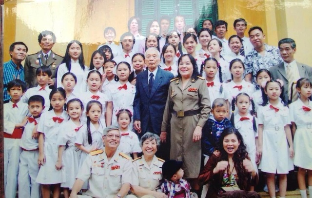 Nữ Trung tá – NSND vừa qua đời: Giọng hát độc nhất vô nhị, nhiều lần được gặp đại tướng Võ Nguyên Giáp- Ảnh 3. Nữ Trung tá – NSND vừa qua đời: Giọng hát độc nhất vô nhị, nhiều lần được gặp đại tướng Võ Nguyên Giáp- Ảnh 3.