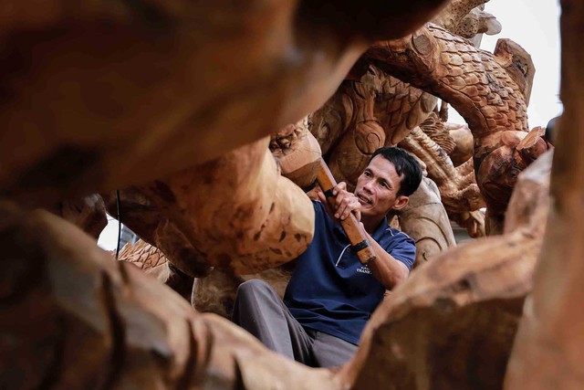 Bí ẩn gốc me tây giá 24 tỷ đồng, chủ nhân dành gần 2 năm tạo hình cửu long canh ngọc- Ảnh 4. Bí ẩn gốc me tây giá 24 tỷ đồng, chủ nhân dành gần 2 năm tạo hình cửu long canh ngọc- Ảnh 4.