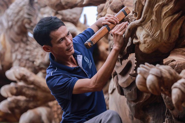 Bí ẩn gốc me tây giá 24 tỷ đồng, chủ nhân dành gần 2 năm tạo hình cửu long canh ngọc- Ảnh 3. Bí ẩn gốc me tây giá 24 tỷ đồng, chủ nhân dành gần 2 năm tạo hình cửu long canh ngọc- Ảnh 3.