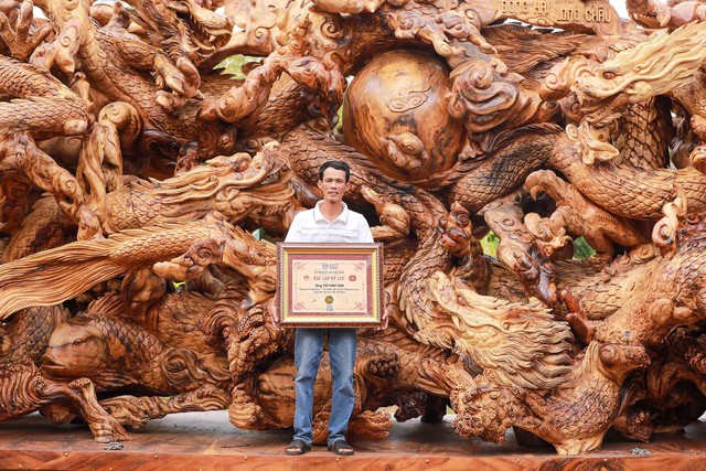 Bí ẩn gốc me tây giá 24 tỷ đồng, chủ nhân dành gần 2 năm tạo hình cửu long canh ngọc- Ảnh 1. Bí ẩn gốc me tây giá 24 tỷ đồng, chủ nhân dành gần 2 năm tạo hình cửu long canh ngọc- Ảnh 1.