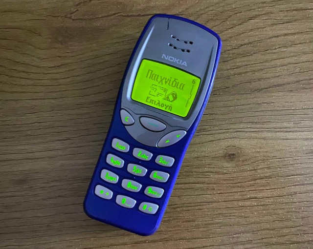 Nokia 3210 mới cháy hàng sau 2 ngày, dân tình săn lùng như Nokia 3210 mới cháy hàng sau 2 ngày, dân tình săn lùng như