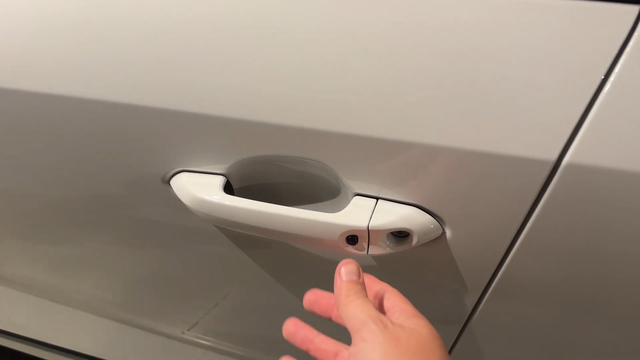 Youtuber gần 5 triệu lượt theo dõi lái VF 8 rồi 'chốt': Hyundai, KIA có khởi đầu tệ, VinFast làm tốt hơn- Ảnh 4. Youtuber gần 5 triệu lượt theo dõi lái VF 8 rồi 'chốt': Hyundai, KIA có khởi đầu tệ, VinFast làm tốt hơn- Ảnh 4.