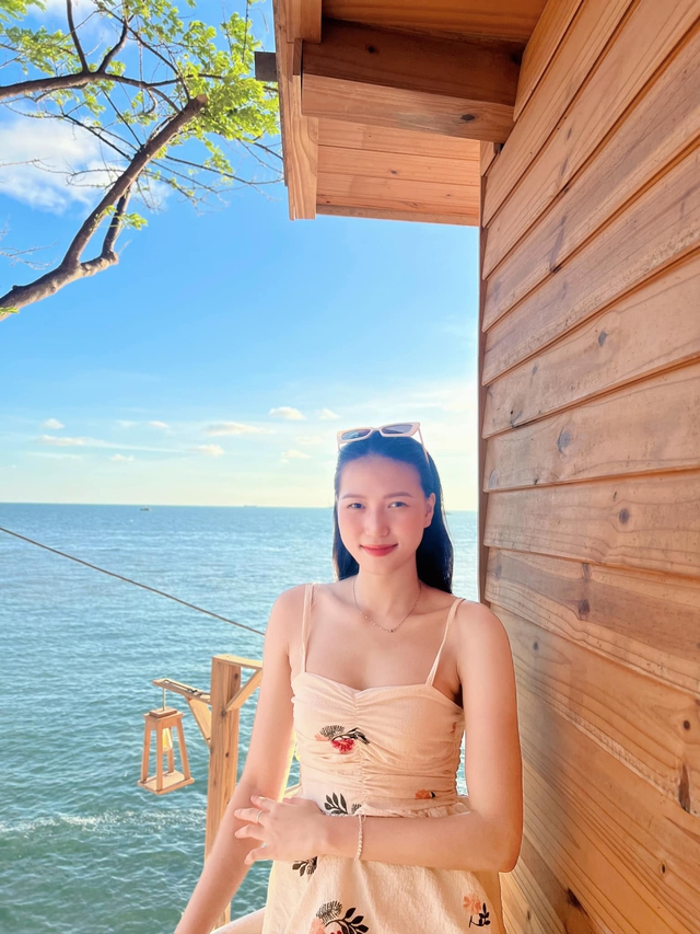 Hoa khôi bóng chuyền 22 tuổi: Chân dài miên man, gương mặt giống Hương Tràm- Ảnh 5. Hoa khôi bóng chuyền 22 tuổi: Chân dài miên man, gương mặt giống Hương Tràm- Ảnh 5.