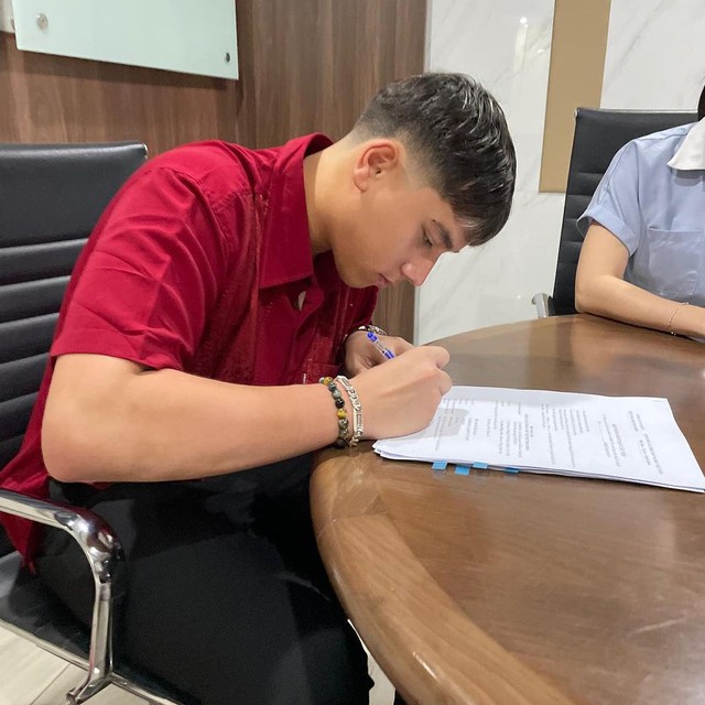 "Lọt mắt xanh" đội bóng V.League, cầu thủ Việt kiều 17 tuổi ký hợp đồng bước ngoặt tại Việt Nam- Ảnh 1. "Lọt mắt xanh" đội bóng V.League, cầu thủ Việt kiều 17 tuổi ký hợp đồng bước ngoặt tại Việt Nam- Ảnh 1.