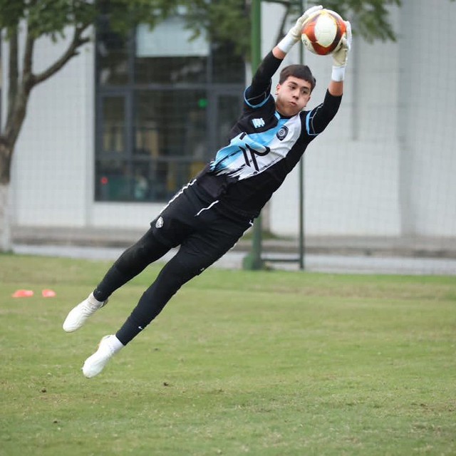 "Lọt mắt xanh" đội bóng V.League, cầu thủ Việt kiều 17 tuổi ký hợp đồng bước ngoặt tại Việt Nam- Ảnh 2.