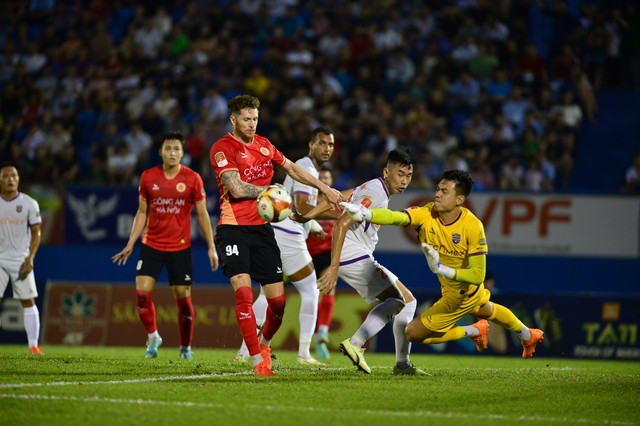 Đại gia V.League bị "vùi dập" khó tin, HLV Kim Sang-sik đón hai nửa vui buồn vì Filip Nguyễn- Ảnh 1. Đại gia V.League bị "vùi dập" khó tin, HLV Kim Sang-sik đón hai nửa vui buồn vì Filip Nguyễn- Ảnh 1.
