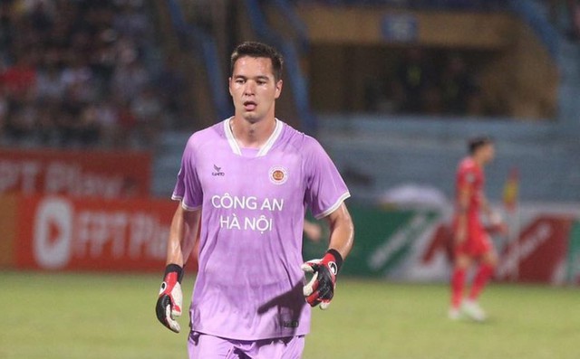 Đại gia V.League bị "vùi dập" khó tin, HLV Kim Sang-sik đón hai nửa vui buồn vì Filip Nguyễn- Ảnh 2. Đại gia V.League bị "vùi dập" khó tin, HLV Kim Sang-sik đón hai nửa vui buồn vì Filip Nguyễn- Ảnh 2.