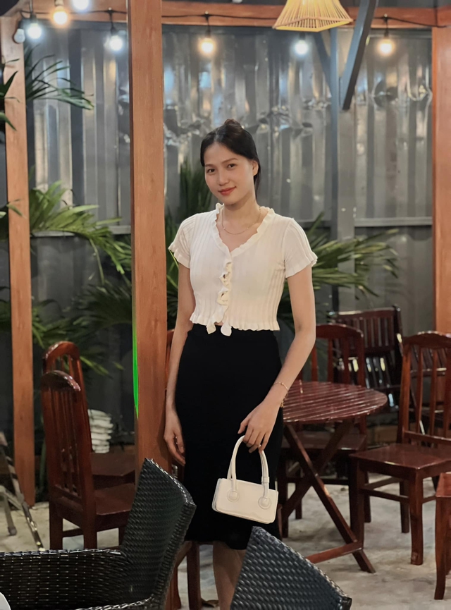 Hoa khôi bóng chuyền 22 tuổi: Chân dài miên man, gương mặt giống Hương Tràm- Ảnh 8. Hoa khôi bóng chuyền 22 tuổi: Chân dài miên man, gương mặt giống Hương Tràm- Ảnh 8.