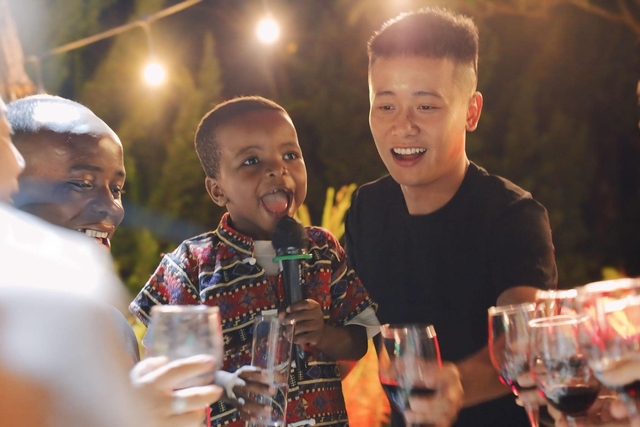 Được đại gia Đà Lạt tặng lô đất 140m2, Quang Linh Vlogs có câu trả lời khiến nhiều người phải nể- Ảnh 4. Được đại gia Đà Lạt tặng lô đất 140m2, Quang Linh Vlogs có câu trả lời khiến nhiều người phải nể- Ảnh 4.