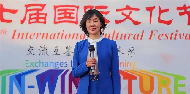 Chân dung nữ hiệu phó 'ngũ độc' mê thẩm mỹ: Biến mình từ phụ nữ U60 thành cô gái tuổi đôi mươi- Ảnh 1. Chân dung nữ hiệu phó 'ngũ độc' mê thẩm mỹ: Biến mình từ phụ nữ U60 thành cô gái tuổi đôi mươi- Ảnh 1.