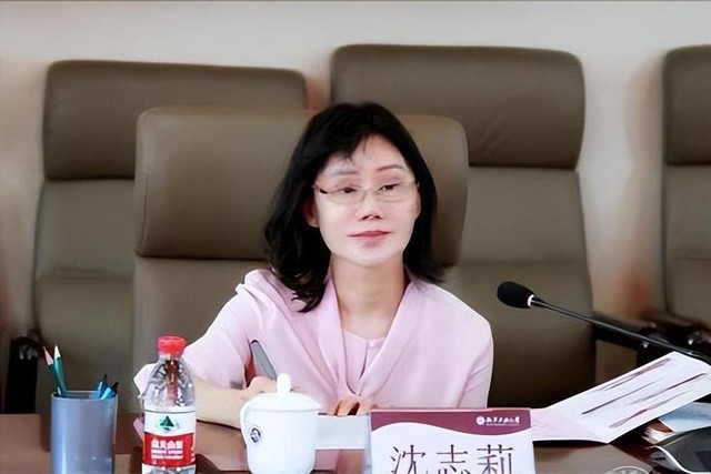 Chân dung nữ hiệu phó 'ngũ độc' mê thẩm mỹ: Biến mình từ phụ nữ U60 thành cô gái tuổi đôi mươi- Ảnh 3. Chân dung nữ hiệu phó 'ngũ độc' mê thẩm mỹ: Biến mình từ phụ nữ U60 thành cô gái tuổi đôi mươi- Ảnh 3.