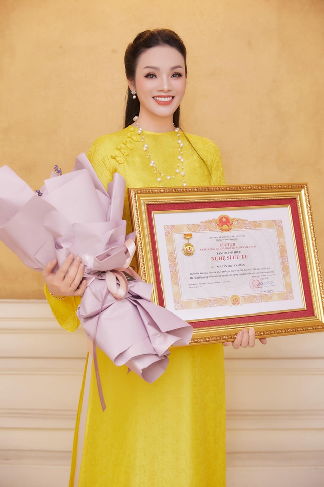 Nữ tiến sĩ xinh đẹp vừa lên chức Trưởng khoa Thanh nhạc, vừa nhận danh hiệu NSƯT chỉ trong vòng 3 tháng- Ảnh 2. Nữ tiến sĩ xinh đẹp vừa lên chức Trưởng khoa Thanh nhạc, vừa nhận danh hiệu NSƯT chỉ trong vòng 3 tháng- Ảnh 2.