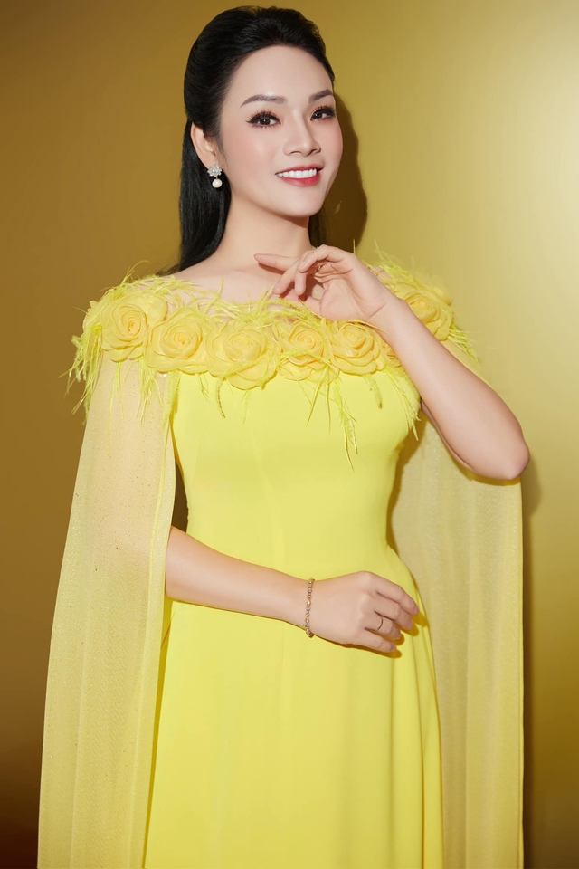 Nữ tiến sĩ xinh đẹp vừa lên chức Trưởng khoa Thanh nhạc, vừa nhận danh hiệu NSƯT chỉ trong vòng 3 tháng- Ảnh 1. Nữ tiến sĩ xinh đẹp vừa lên chức Trưởng khoa Thanh nhạc, vừa nhận danh hiệu NSƯT chỉ trong vòng 3 tháng- Ảnh 1.