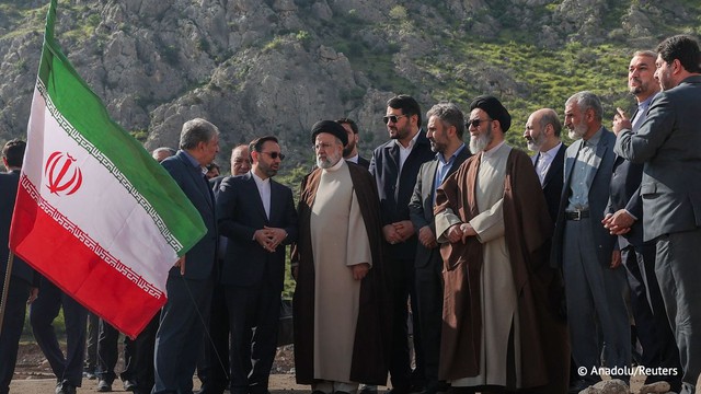 Iran điều 100 lính đặc nhiệm mô tô, 40 đội cứu hộ tìm trực thăng chở Tổng thống gặp sự cố: Vẫn chưa tiếp cận được máy bay- Ảnh 2. Iran điều 100 lính đặc nhiệm mô tô, 40 đội cứu hộ tìm trực thăng chở Tổng thống gặp sự cố: Vẫn chưa tiếp cận được máy bay- Ảnh 2.