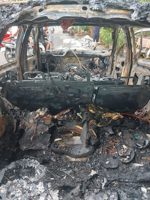 Xe BMW X5 cháy ngùn ngụt như Xe BMW X5 cháy ngùn ngụt như