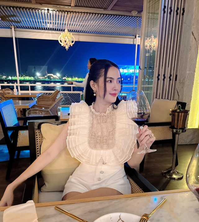 Hoa hậu Việt bất ngờ đi đóng hài, tuổi U35 đẹp nóng bỏng, giàu có nhưng buồn vì chưa có chồng con- Ảnh 5. Hoa hậu Việt bất ngờ đi đóng hài, tuổi U35 đẹp nóng bỏng, giàu có nhưng buồn vì chưa có chồng con- Ảnh 5.