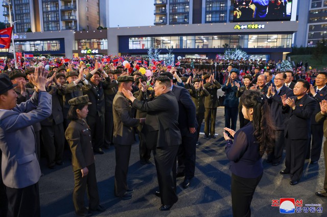 Yonhap: Con gái ông Kim Jong Un mặc trang phục khác thường sau 2 tháng vắng bóng, gây sốt ở Hàn Quốc- Ảnh 5.