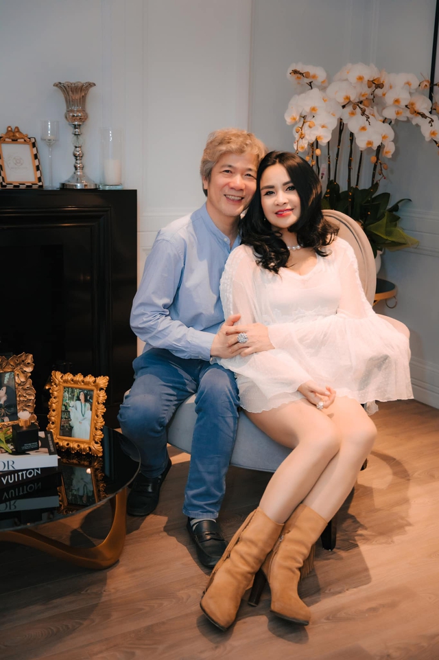 Nữ ca sĩ Việt đình đám bị người lạ đánh tráo khi chào đời, giờ trở thành diva, NSND, xinh đẹp rực rỡ- Ảnh 8. Nữ ca sĩ Việt đình đám bị người lạ đánh tráo khi chào đời, giờ trở thành diva, NSND, xinh đẹp rực rỡ- Ảnh 8.