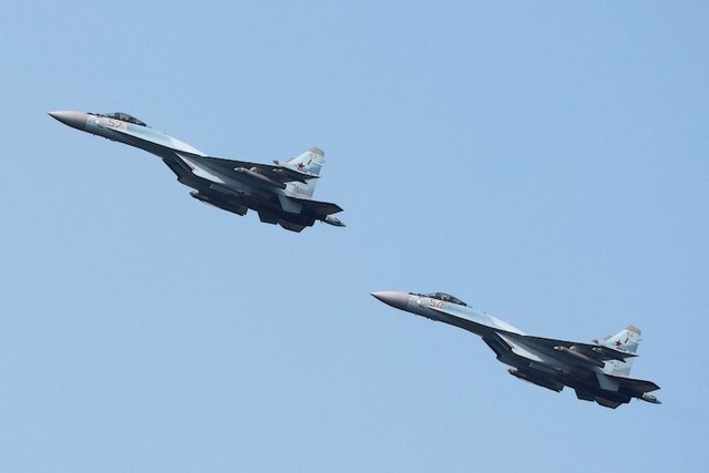4 chiếc Su-35 nhận lệnh đưa ông Putin tới Iran: Đại sứ tiết lộ về cuộc họp khẩn kéo dài suốt 2 tiếng- Ảnh 1. 4 chiếc Su-35 nhận lệnh đưa ông Putin tới Iran: Đại sứ tiết lộ về cuộc họp khẩn kéo dài suốt 2 tiếng- Ảnh 1.