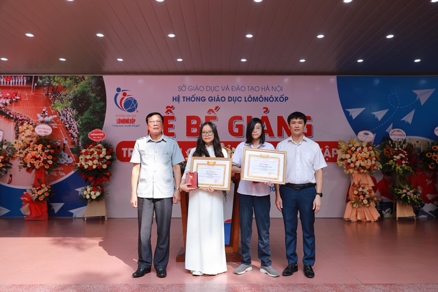 Trường học ở Hà Nội "chơi lớn" giữa lúc giá vàng leo đỉnh: Thưởng vàng cho học sinh xuất sắc- Ảnh 1.