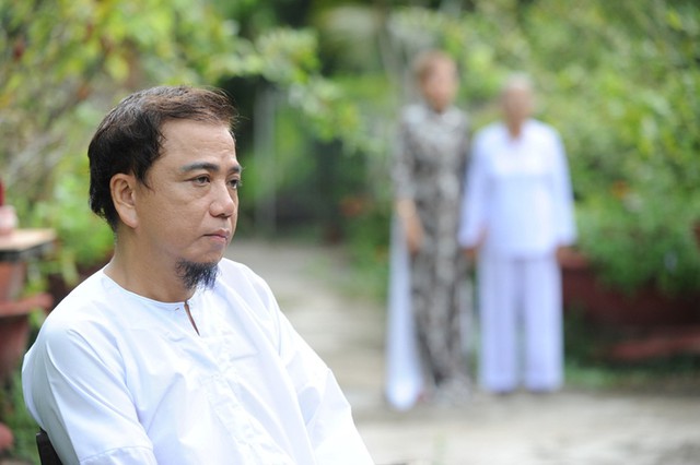 Một danh hài Việt đình đám xuống tóc tu tập ở tuổi 61, cuộc sống bên vợ kém 23 tuổi ra sao?- Ảnh 3. Một danh hài Việt đình đám xuống tóc tu tập ở tuổi 61, cuộc sống bên vợ kém 23 tuổi ra sao?- Ảnh 3.