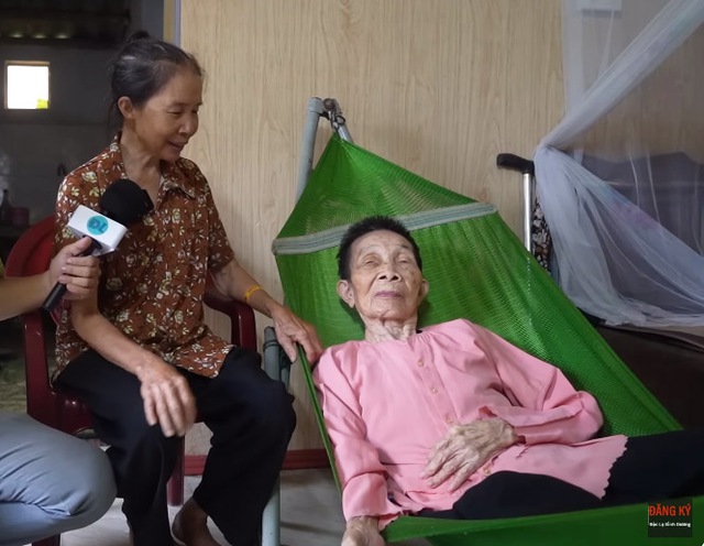 Cụ bà ở Hải Dương thọ 123 tuổi, tóc mọc đen nhánh, răng chưa rụng lại chồi lên răng mới- Ảnh 1. Cụ bà ở Hải Dương thọ 123 tuổi, tóc mọc đen nhánh, răng chưa rụng lại chồi lên răng mới- Ảnh 1.