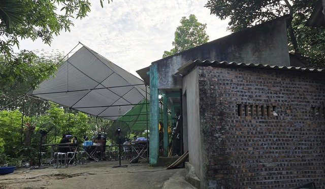 Nhói lòng đám tang nam sinh lớp 8 bị đánh tử vong: Quả bóng rổ để cạnh ban thờ nhưng người không còn nữa- Ảnh 3. Nhói lòng đám tang nam sinh lớp 8 bị đánh tử vong: Quả bóng rổ để cạnh ban thờ nhưng người không còn nữa- Ảnh 3.