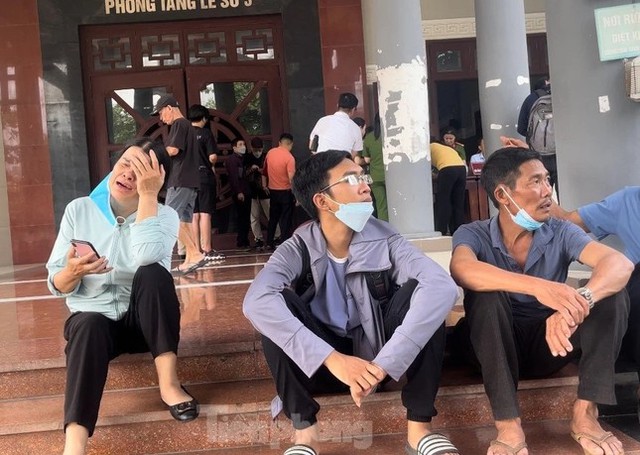 Xác định được danh tính 11 nạn nhân tử vong trong vụ cháy nhà trọ, 3 người khác phải giám định ADN - Ảnh 2. Xác định được danh tính 11 nạn nhân tử vong trong vụ cháy nhà trọ, 3 người khác phải giám định ADN - Ảnh 2.