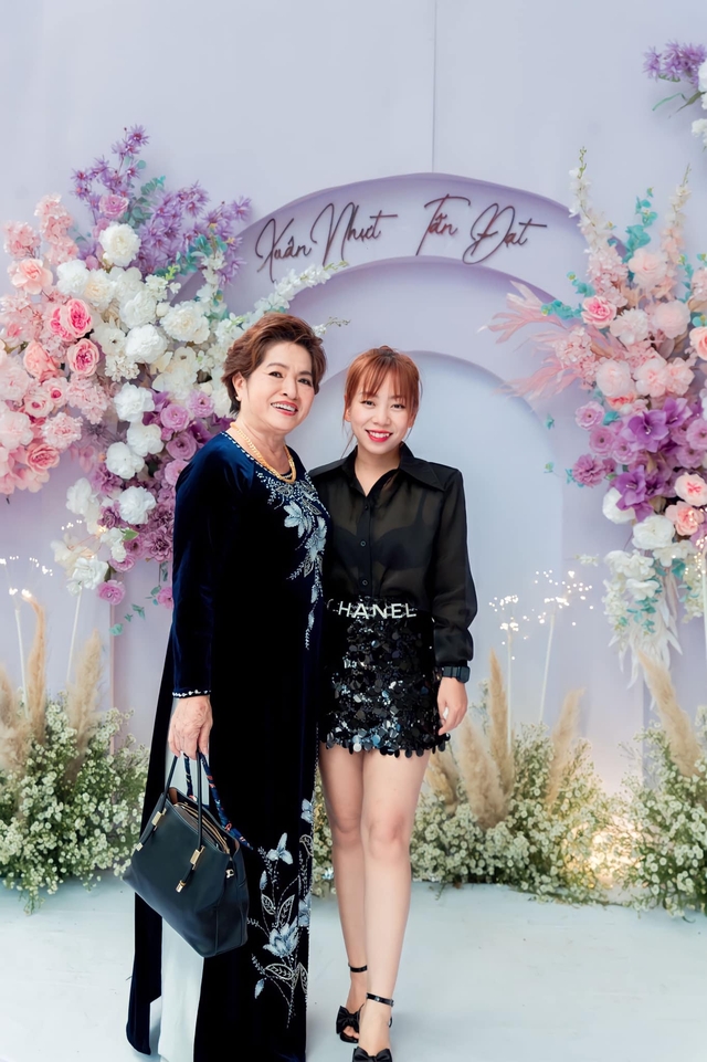 Con dâu 2 đời chồng, có 2 con riêng, bị tai biến vẫn được mẹ chồng yêu quý, tiền, vàng cho không tiếc- Ảnh 4. Con dâu 2 đời chồng, có 2 con riêng, bị tai biến vẫn được mẹ chồng yêu quý, tiền, vàng cho không tiếc- Ảnh 4.