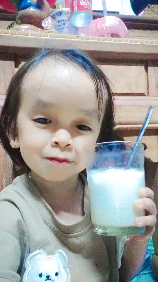 Cô gái tí hon 17 tuổi có giao diện như trẻ lên 3, là Cô gái tí hon 17 tuổi có giao diện như trẻ lên 3, là