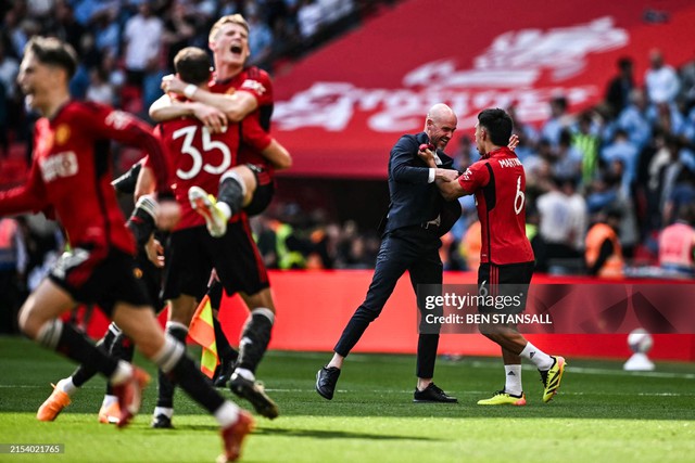 Man City sai lầm tai hại, Man United bùng nổ với chức vô địch quý như vàng- Ảnh 12.