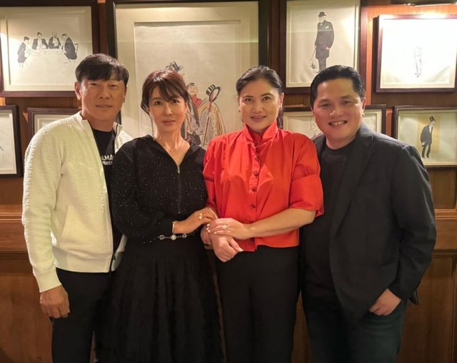 HLV Shin Tae-yong và Chủ tịch LĐBĐ Indonesia làm điều ít thấy, thể hiện mối quan hệ vô cùng đặc biệt- Ảnh 1. HLV Shin Tae-yong và Chủ tịch LĐBĐ Indonesia làm điều ít thấy, thể hiện mối quan hệ vô cùng đặc biệt- Ảnh 1.