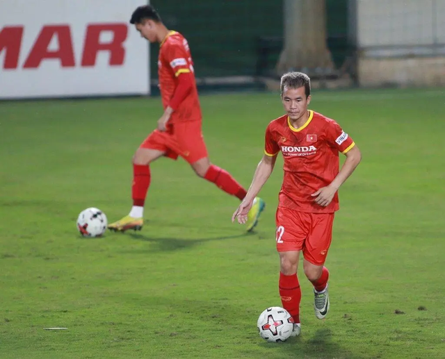 Thăng trầm sau lùm xùm "vạ miệng", chân chạy cánh đa năng ở V.League sắp có trận ra mắt tuyển Việt Nam?- Ảnh 2. Thăng trầm sau lùm xùm "vạ miệng", chân chạy cánh đa năng ở V.League sắp có trận ra mắt tuyển Việt Nam?- Ảnh 2.