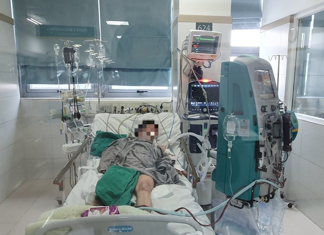 Vụ cháy Trung Kính: Cập nhật mới nhất về sức khỏe 2 vợ chồng 'cố thủ' trong nhà tắm- Ảnh 1. Vụ cháy Trung Kính: Cập nhật mới nhất về sức khỏe 2 vợ chồng 'cố thủ' trong nhà tắm- Ảnh 1.