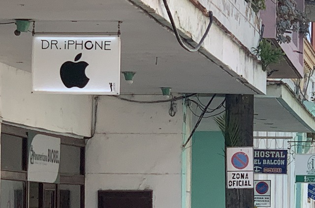 Làm thợ sửa iPhone ở đây "sướng như tiên": Tải hộ ứng dụng cũng có tiền, được săn đón như người nổi tiếng- Ảnh 5. Làm thợ sửa iPhone ở đây "sướng như tiên": Tải hộ ứng dụng cũng có tiền, được săn đón như người nổi tiếng- Ảnh 5.